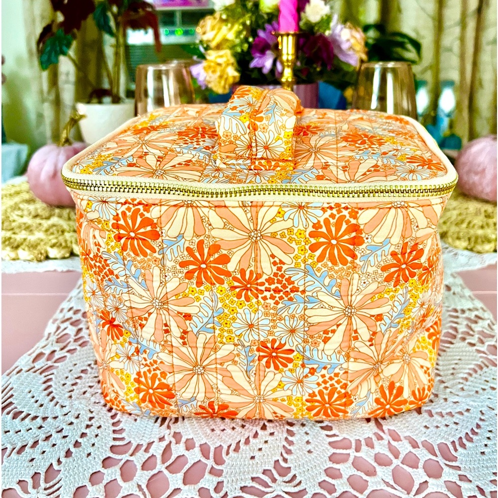 Vintage Style Puffer Cosmetic Bag NWT